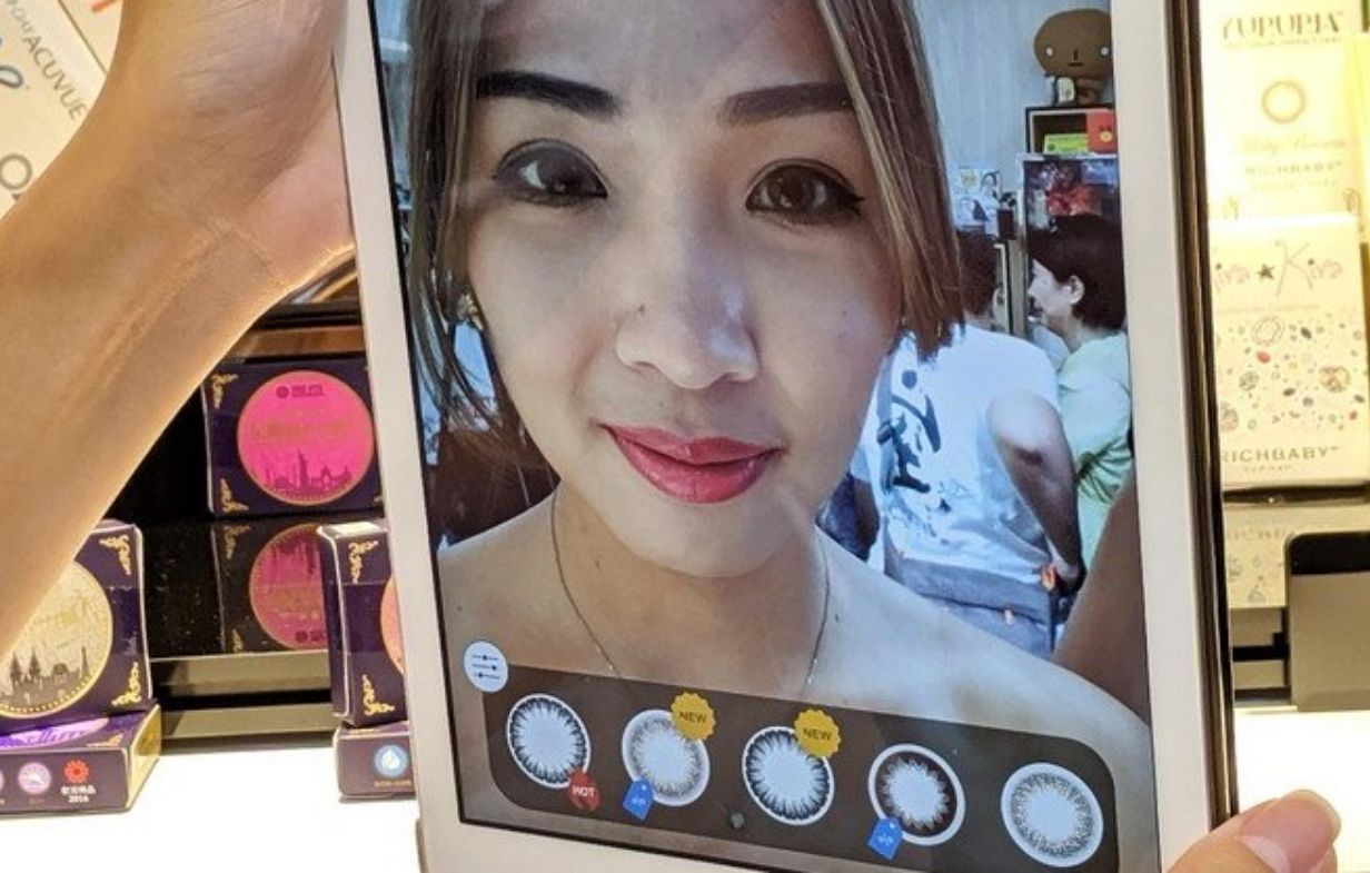 Virtual contact lenses try on
